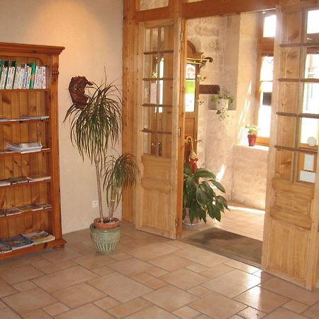Hotel Du Donjon Aulnay  Bagian luar foto
