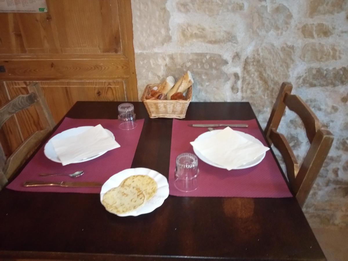 Hotel Du Donjon Aulnay  Bagian luar foto
