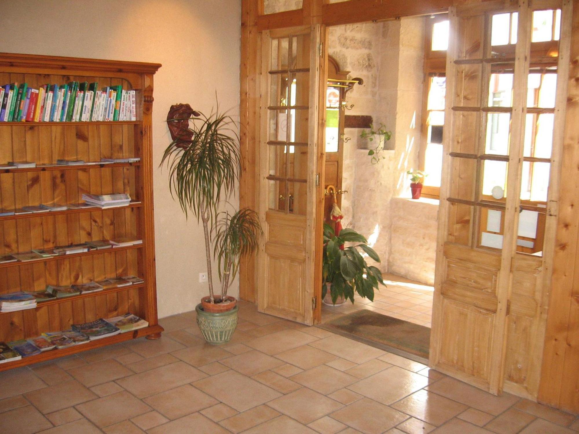 Hotel Du Donjon Aulnay  Bagian luar foto