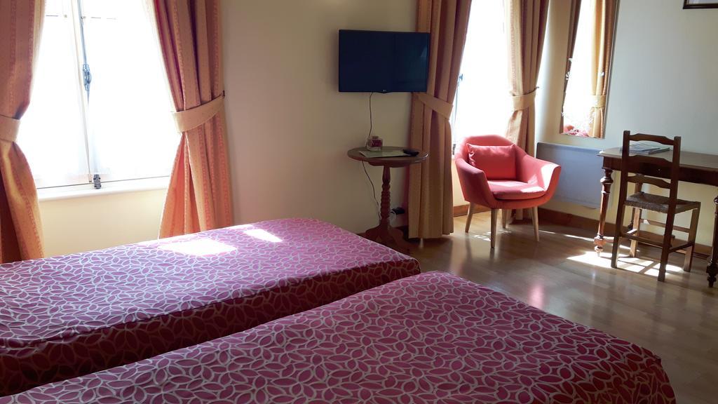 Hotel Du Donjon Aulnay  Bagian luar foto