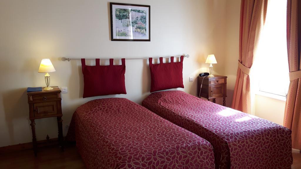 Hotel Du Donjon Aulnay  Bagian luar foto