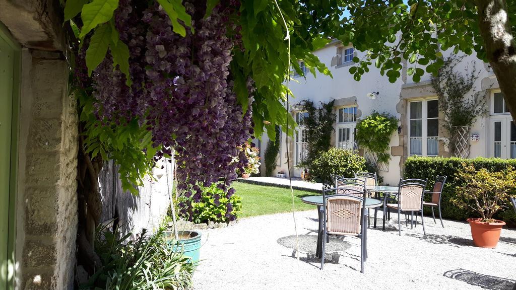 Hotel Du Donjon Aulnay  Bagian luar foto