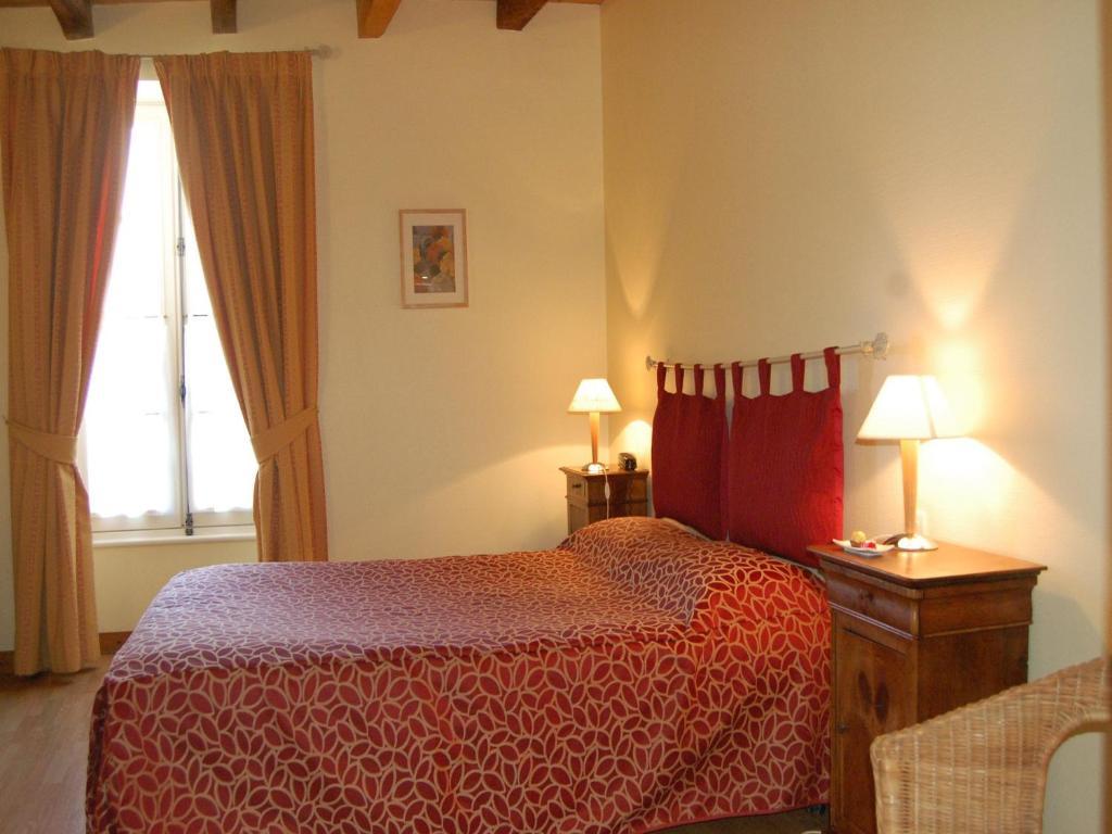Hotel Du Donjon Aulnay  Bagian luar foto