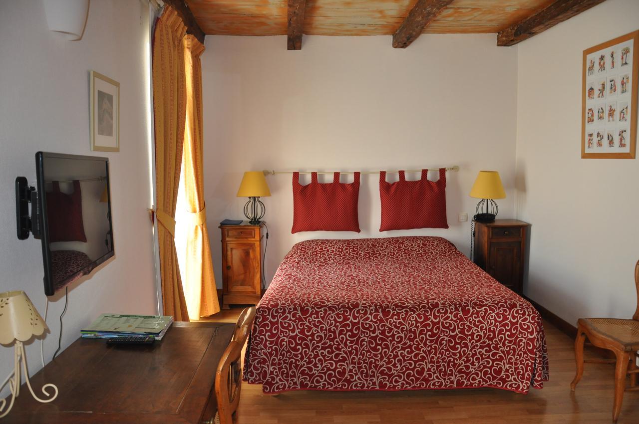 Hotel Du Donjon Aulnay  Bagian luar foto