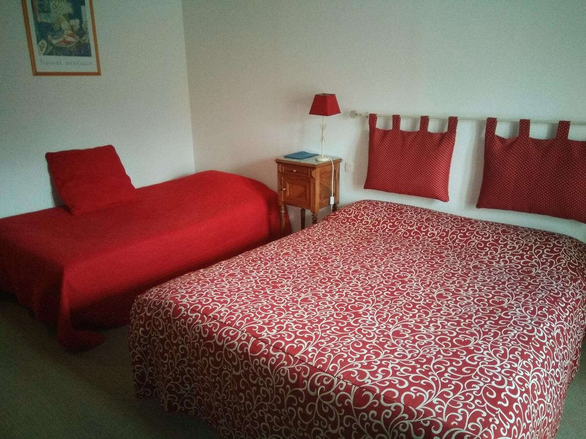 Hotel Du Donjon Aulnay  Bagian luar foto