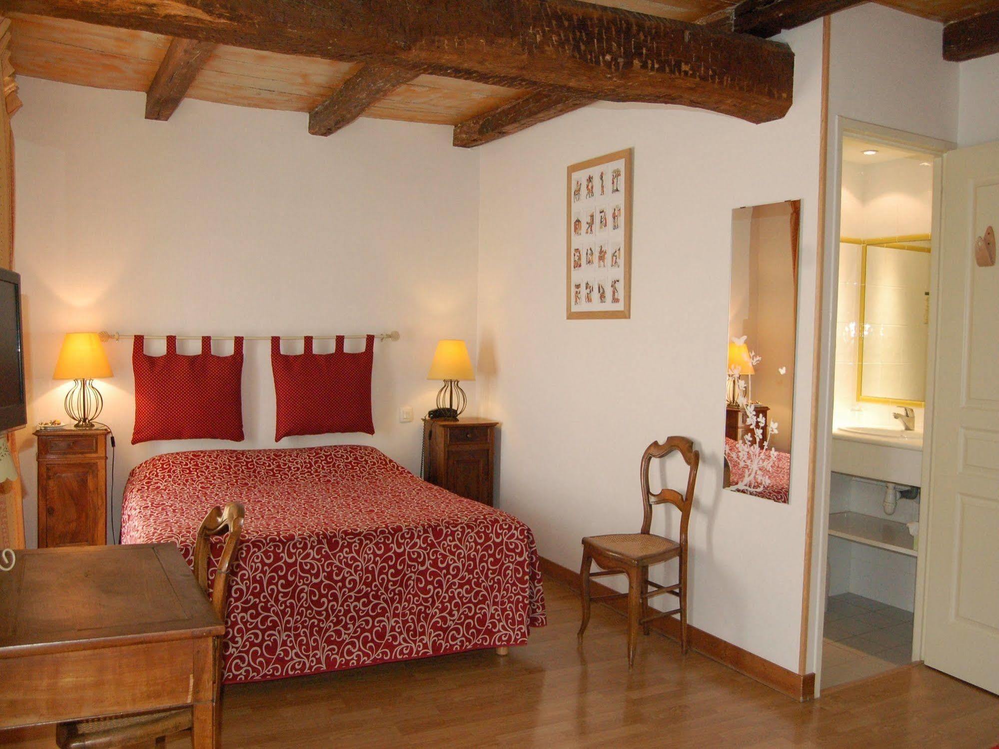 Hotel Du Donjon Aulnay  Bagian luar foto
