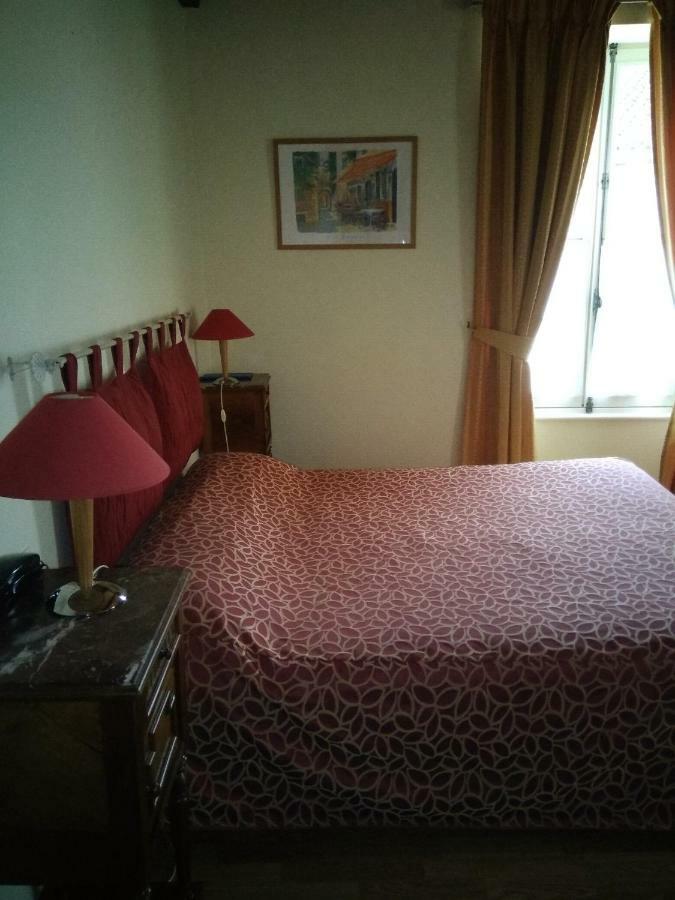 Hotel Du Donjon Aulnay  Bagian luar foto